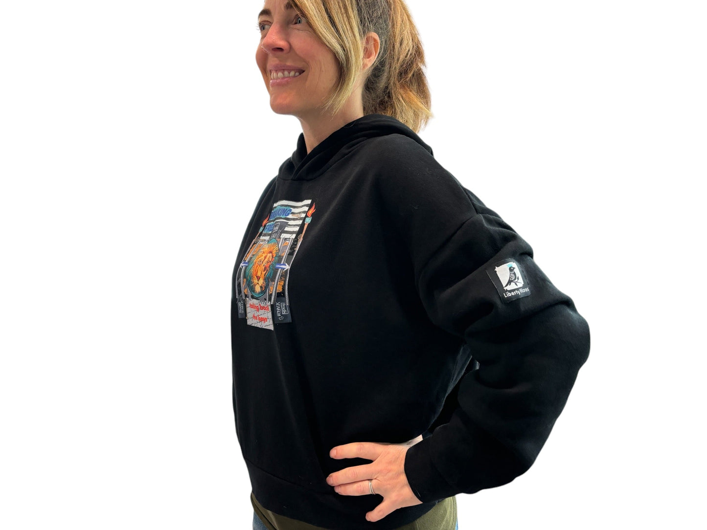 "LIBERTY WARES" RETRO BREAKING FREE WOMENS HIP HEIGHT HOODIE Black Apliiq
